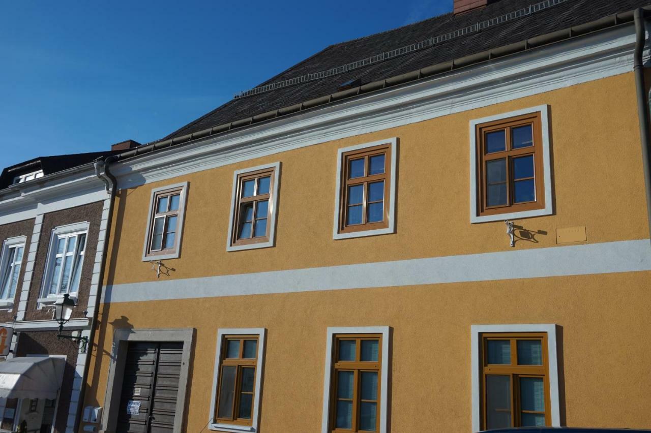 Gaestehaus Familie Loeffler - Ferienwohnung Am Stadtplatz In Litschau Exterior photo